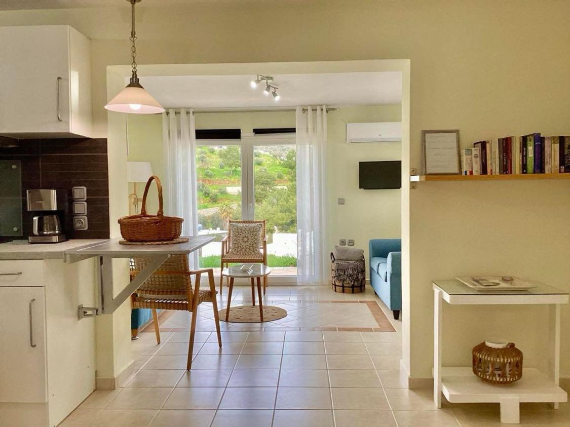 The Blue House Apartment Vromolithos ภายนอก รูปภาพ