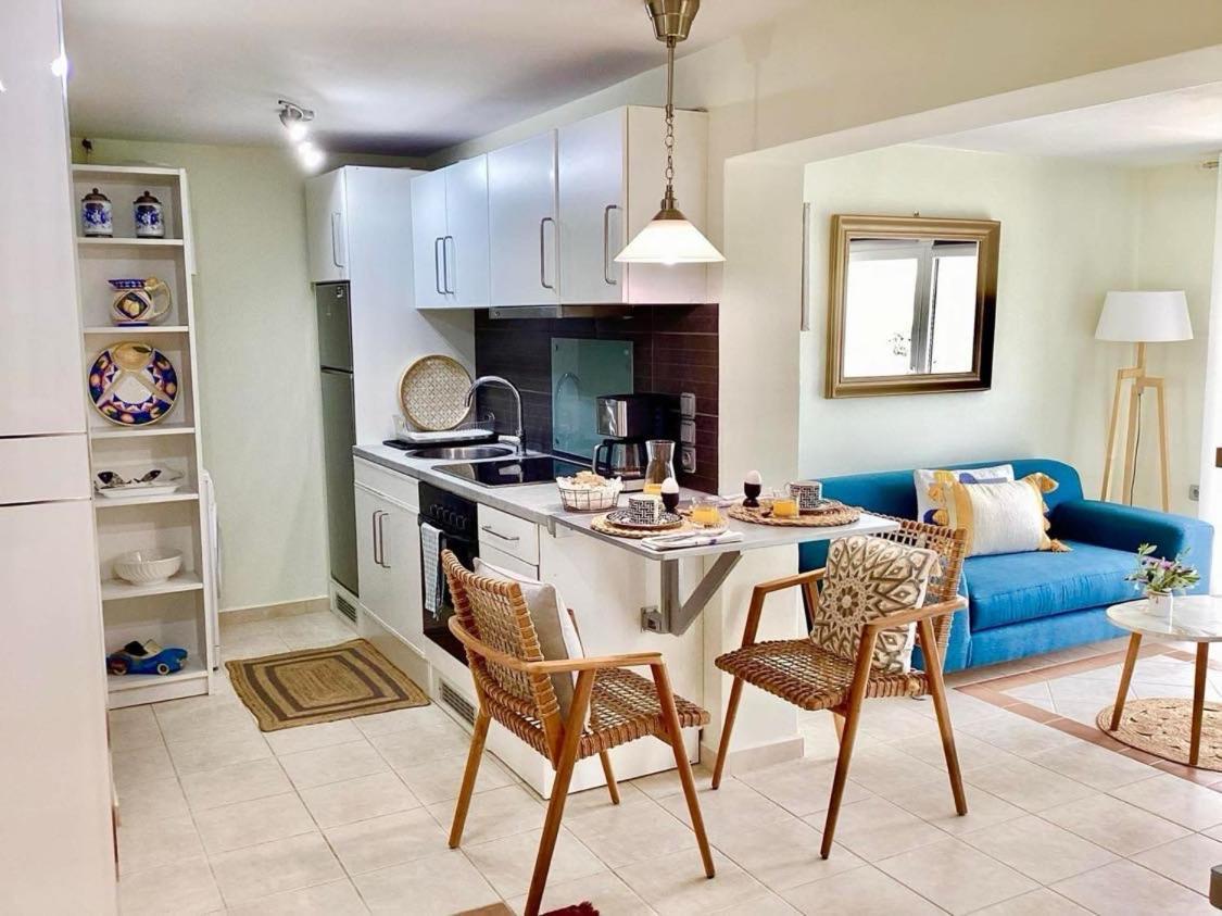 The Blue House Apartment Vromolithos ภายนอก รูปภาพ